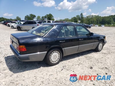Trzecie zdjęcie samochodu z tyłu: 1993 MERCEDES-BENZ 300 E 2.8 VIN:WDBEA28E0PC002885 - miniatura