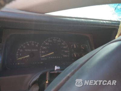 Zdjęcie 9 z 12 samochodu: 2000 CHEVROLET GMT-400 C3500 VIN:1GBJC34RXYF432713 - miniatura