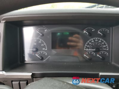 Zdjęcie 8 z 10 samochodu: 2019 VOLVO VN VNL VIN:4V4NC9EH6KN903294 - miniatura