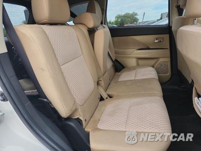 Zdjęcie 11 z 13 samochodu: 2014 MITSUBISHI OUTLANDER SE VIN:JA4AD3A38EZ007021 - miniatura