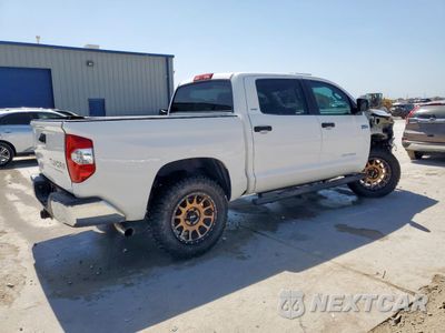 Trzecie zdjęcie samochodu z tyłu: 2016 TOYOTA TUNDRA CREWMAX SR5 VIN:5TFDW5F11GX524496 - miniatura