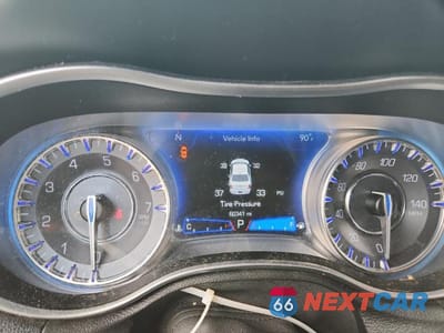 Zdjęcie 9 z 12 samochodu: 2021 CHRYSLER 300C VIN:2C3CCABG1MH660638 - miniatura