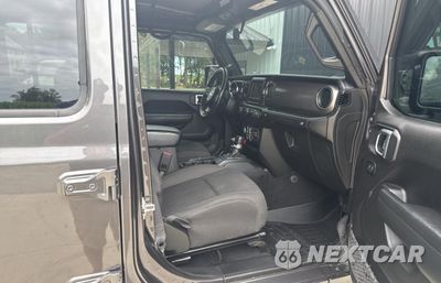 Piąte zdjęcie samochodu w środku: 2022 JEEP WRANGLER UNLIMITED SPORT VIN:1C4HJXDM3NW144667 - miniatura