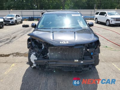 Piąte zdjęcie samochodu w środku: 2023 KIA CARNIVAL LX VIN:KNDNB4H33P6260468 - miniatura