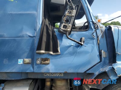 Piąte zdjęcie samochodu w środku: 2012 VOLVO VNL SEMI TRUCK VIN:4V4NC9EG2CN536998 - miniatura