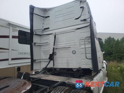 Zdjęcie 6 z 10 samochodu: 2023 VOLVO VN VNL VIN:4V4NC9EH5PN340925 - miniatura