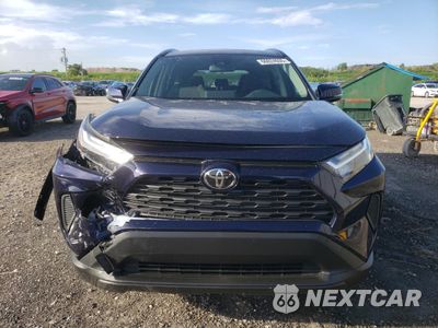 Piąte zdjęcie samochodu w środku: 2025 TOYOTA RAV4 XLE VIN:JTMRWRFV0SJ068812 - miniatura