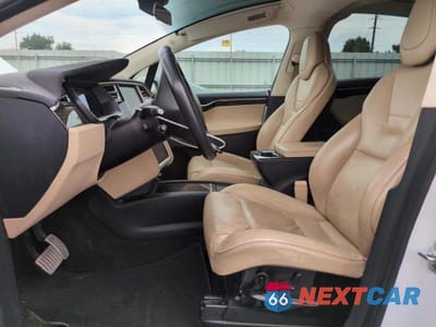 Zdjęcie 7 z 13 samochodu: 2016 TESLA MODEL X VIN:5YJXCAE49GF003613 - miniatura
