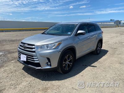 Drugie zdjęcie samochodu z przodu: 2018 TOYOTA HIGHLANDER LE VIN:5TDBZRFH4JS499433 - miniatura
