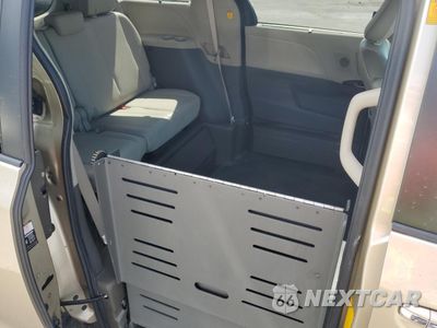 Zdjęcie 11 z 16 samochodu: 2011 TOYOTA SIENNA XLE VIN:5TDYK3DC1BS019966 - miniatura