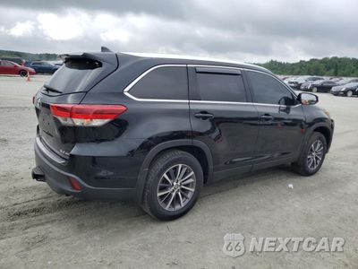 Trzecie zdjęcie samochodu z tyłu: 2019 TOYOTA HIGHLANDER SE VIN:5TDJZRFH5KS734001 - miniatura