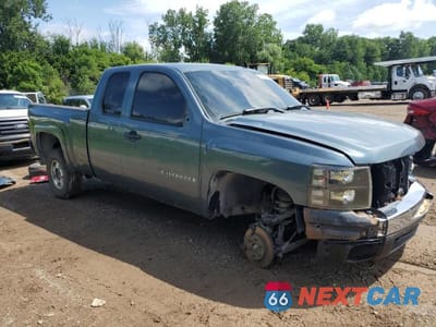 Czwarte zdjęcie samochodu z boku: 2008 CHEVROLET SILVERADO K1500 VIN:2GCEK190281100688 - miniatura