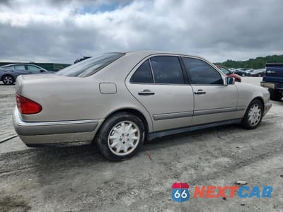 Trzecie zdjęcie samochodu z tyłu: 1997 MERCEDES-BENZ E 320 VIN:WDBJF55F2VA436054 - miniatura