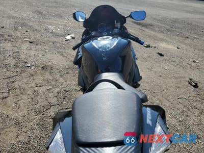 Zdjęcie 6 z 8 samochodu: 2011 SUZUKI GSX750 VIN:JS1GR7MA8B2100817 - miniatura