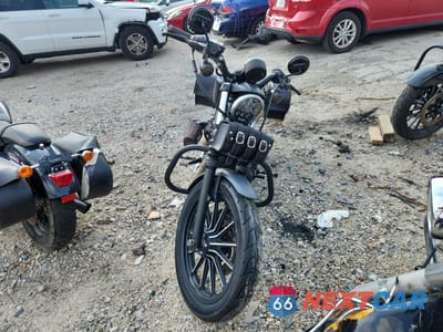 Drugie zdjęcie samochodu z przodu: 2013 HARLEY-DAVIDSON XL883 IRON 883 VIN:1HD4LE21XDC400971 - miniatura