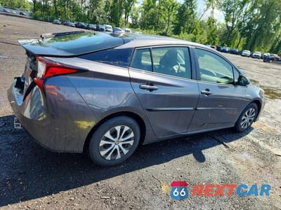 Trzecie zdjęcie samochodu z tyłu: 2021 TOYOTA PRIUS XLE AWD-E VIN:JTDL9MFU9M3023589 - miniatura