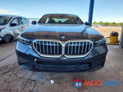 Piąte zdjęcie samochodu w środku: 2025 BMW 530 I VIN:WBA43FJ00SCU33424 - miniatura