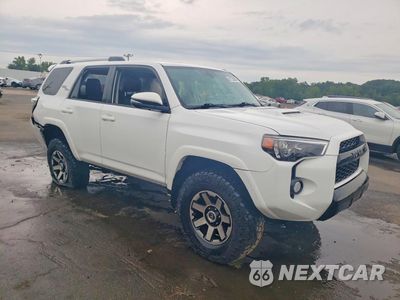 Czwarte zdjęcie samochodu z boku: 2018 TOYOTA 4RUNNER TRD OFF-ROAD PREMIUM VIN:JTEBU5JR6J5497255 - miniatura