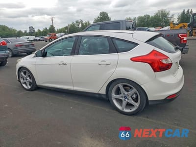 Drugie zdjęcie samochodu z przodu: 2014 FORD FOCUS TITANIUM VIN:1FADP3N22EL111816 - miniatura