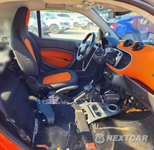 Zdjęcie 10 z 12 samochodu: 2016 SMART FORTWO VIN:WMEFJ5DAXGK060830 - miniatura