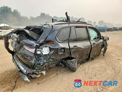 Trzecie zdjęcie samochodu z tyłu: 2026 BMW X5 M COMPETITION VIN:5YM13ET09T9111111 - miniatura