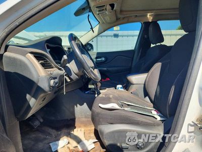 Zdjęcie 7 z 13 samochodu: 2016 JEEP CHEROKEE LATITUDE VIN:1C4PJLCB3GW274438 - miniatura