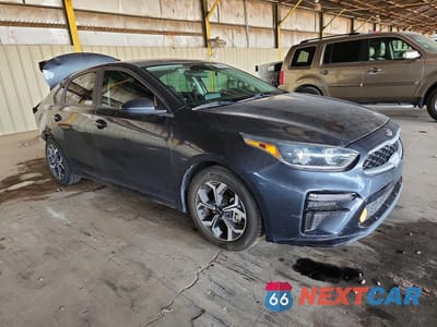 Czwarte zdjęcie samochodu z boku: 2021 KIA FORTE LXS VIN:3KPF24AD1ME325010 - miniatura