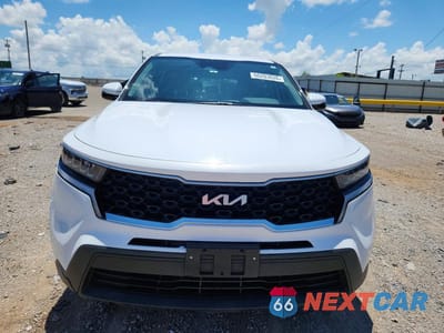 Piąte zdjęcie samochodu w środku: 2023 KIA SORENTO LX VIN:5XYRGDLC0PG199961 - miniatura