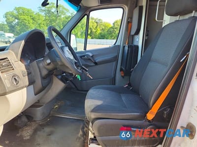 Zdjęcie 7 z 12 samochodu: 2011 MERCEDES-BENZ SPRINTER 2500 DELIVERY VAN VIN:WD3PE8CB4B5606056 - miniatura