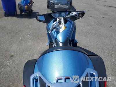 Zdjęcie 6 z 9 samochodu: 2009 VICTORY MOTORCYCLES VISION TOURING VIN:5VPSD36D993004697 - miniatura