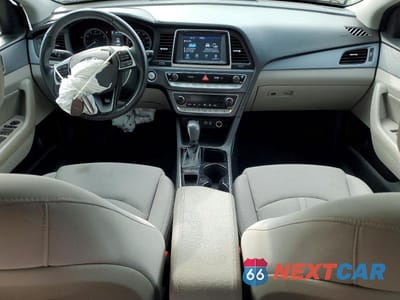 Zdjęcie 8 z 12 samochodu: 2019 HYUNDAI SONATA SEL VIN:5NPE34AF3KH801986 - miniatura