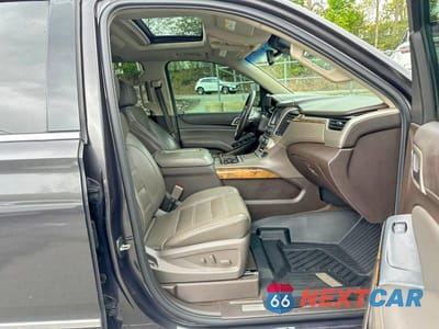 Piąte zdjęcie samochodu w środku: 2016 GMC YUKON DENALI VIN:1GKS2CKJ1GR129613 - miniatura