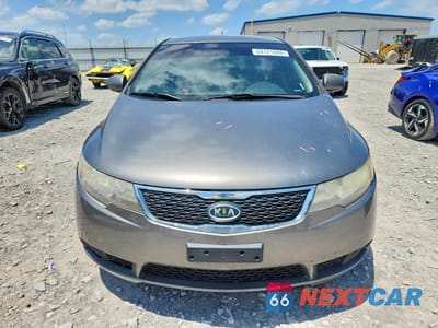 Piąte zdjęcie samochodu w środku: 2011 KIA FORTE EX VIN:KNAFU4A2XB5457147 - miniatura