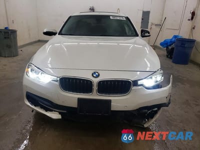 Piąte zdjęcie samochodu w środku: 2017 BMW 330 XI VIN:WBA8D9G37HNU63664 - miniatura
