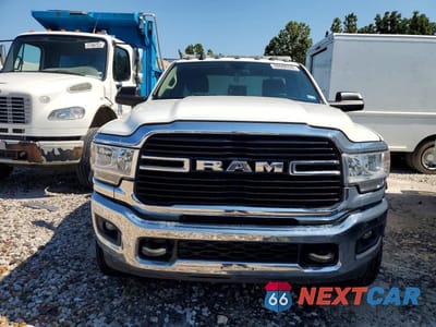 Piąte zdjęcie samochodu w środku: 2019 RAM 5500 VIN:3C7WRMDL5KG729530 - miniatura