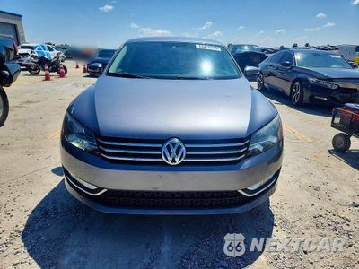 Piąte zdjęcie samochodu w środku: 2015 VOLKSWAGEN PASSAT S VIN:1VWAS7A32FC082513 - miniatura