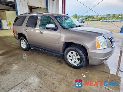 Czwarte zdjęcie samochodu z boku: 2014 GMC YUKON SLT VIN:1GKS2CE09ER117399 - miniatura