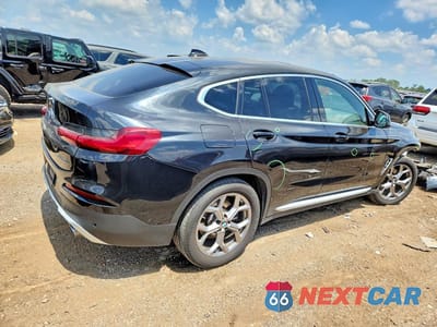 Trzecie zdjęcie samochodu z tyłu: 2021 BMW X4 XDRIVE30I VIN:5UX2V1C09M9D79577 - miniatura