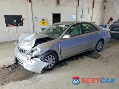 2006 TOYOTA CAMRY LE 4T1BE32K66U647140 - główne zdjęcie licytacji z USA - miniatura
