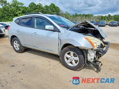 Czwarte zdjęcie samochodu z boku: 2013 NISSAN ROGUE S VIN:JN8AS5MV6DW622546 - miniatura