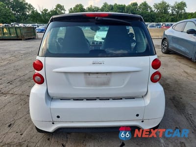Zdjęcie 6 z 12 samochodu: 2015 SMART FORTWO PURE VIN:WMEEJ3BA9FK806315 - miniatura