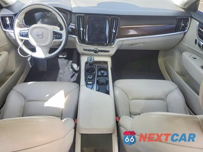 Zdjęcie 8 z 12 samochodu: 2018 VOLVO S90 T5 MOMENTUM VIN:LVY982AK4JP007224 - miniatura