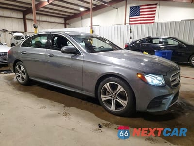 Czwarte zdjęcie samochodu z boku: 2019 MERCEDES-BENZ E 300 4MATIC VIN:WDDZF4KB7KA688738 - miniatura