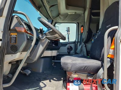 Zdjęcie 7 z 14 samochodu: 2012 VOLVO VNL SEMI TRUCK VIN:4V4NC9EH3CN542818 - miniatura