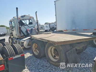 Drugie zdjęcie samochodu z przodu: 2013 MACK CHU613 FLATBED TRUCK VIN:1M1AN07Y6DM015408 - miniatura