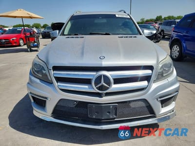 Piąte zdjęcie samochodu w środku: 2016 MERCEDES-BENZ GL 550 4MATIC VIN:4JGDF7DE4GA672030 - miniatura