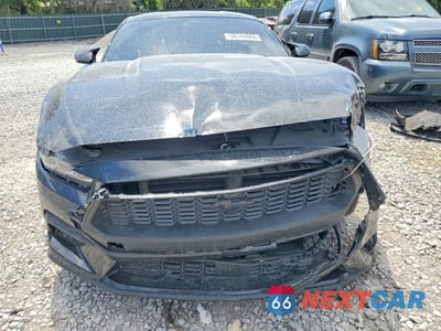 Piąte zdjęcie samochodu w środku: 2025 FORD MUSTANG VIN:1FA6P8TH7S5103286 - miniatura