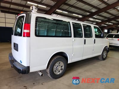 Trzecie zdjęcie samochodu z tyłu: 2015 CHEVROLET EXPRESS G2500 VIN:1GCWGFCB0F1260519 - miniatura