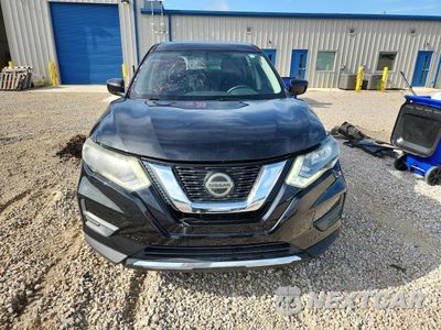 Piąte zdjęcie samochodu w środku: 2018 NISSAN ROGUE S VIN:5N1AT2MV1JC742139 - miniatura