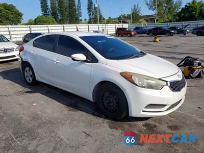 Czwarte zdjęcie samochodu z boku: 2014 KIA FORTE LX VIN:KNAFK4A6XE5062253 - miniatura